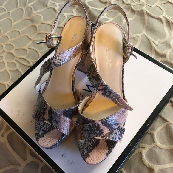 NIB Nine West platform heels - Picture 2 of 5